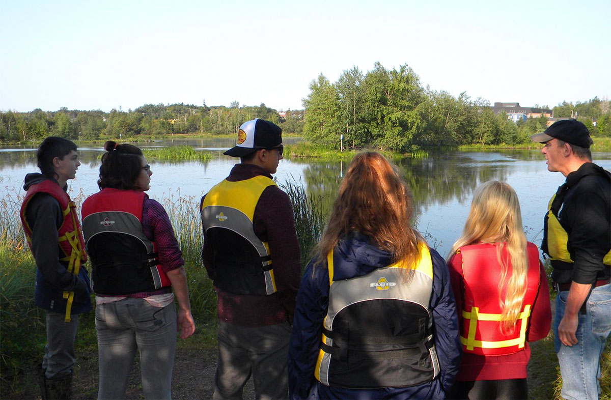 Tantramar Students in canoes