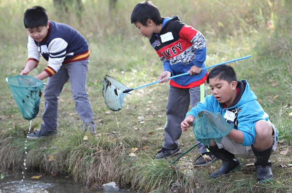 WCE Students enjoy some outdoor fun at the Bill Mason Centre in Ottawa, ON